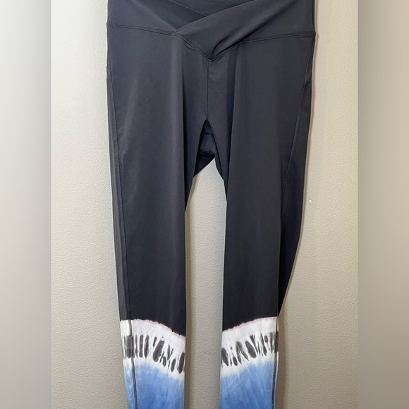PINK Victoria's Secret Gray Tie Dye Leggings - Picture 3 of 5